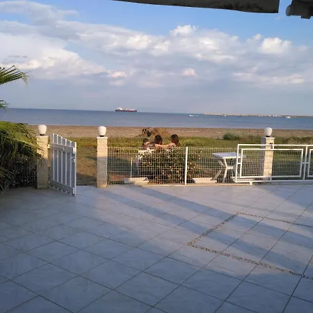 Luxury In Front Of The Sea Near Olympia شقة