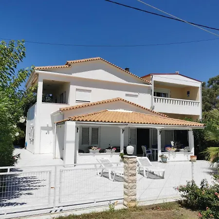 Luxury In Front Of The Sea Near Olympia *