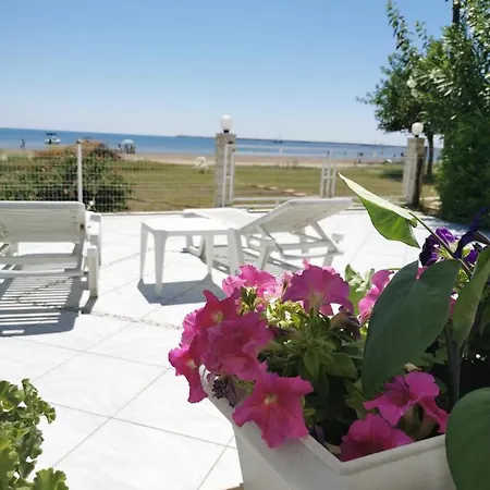 Luxury In Front Of The Sea Near Olympia *
